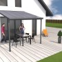 Moderne Gutta Terrassenüberdachung in Anthrazit, 306x306 cm, mit Tisch und Stühlen auf Terrasse.