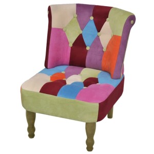 Patchwork Loungesessel: Französischer Stuhl mit bunten Stoffstücken im Vintage Design.