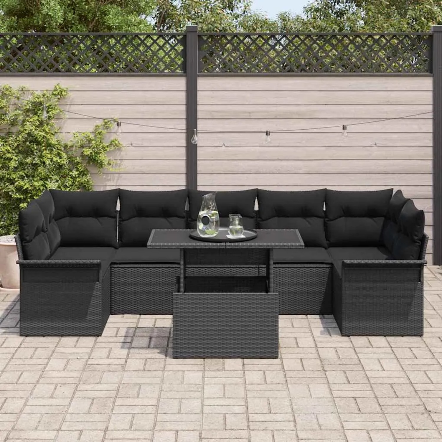 Schwarzes 8-teiliges Garten-Sofa-Set aus Poly Rattan mit Tisch und Kissen von vidaXL.
