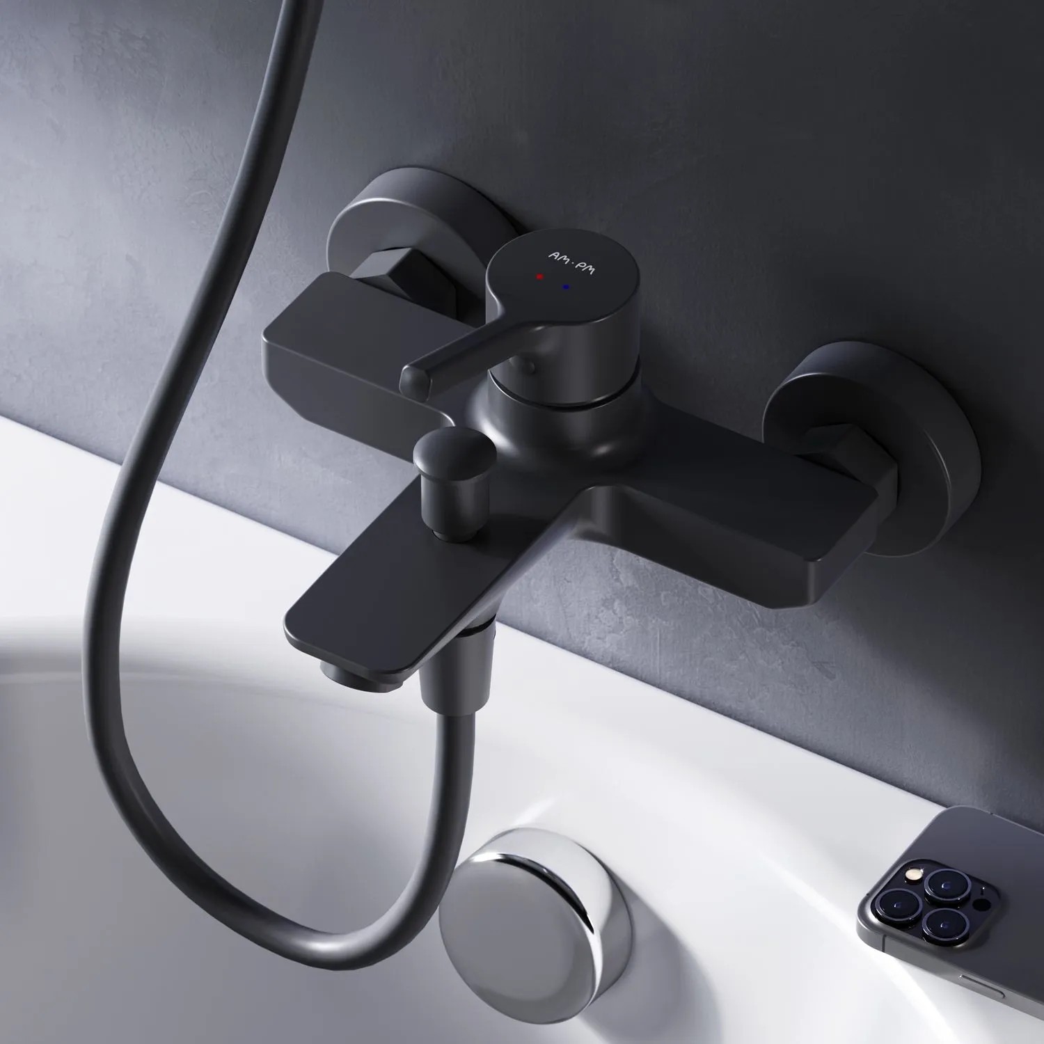 Schwarze AM.PM Wannenarmatur X-Joy S Aufputz mit Brauseanschluss für Badewanne.