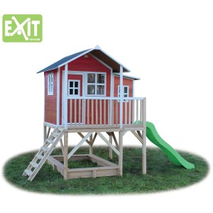 Rotes EXIT Loft 550 Holzspielhaus mit Rutsche, Leiter und Sandkasten. Ideal für Spieltürme & Spielanlagen.