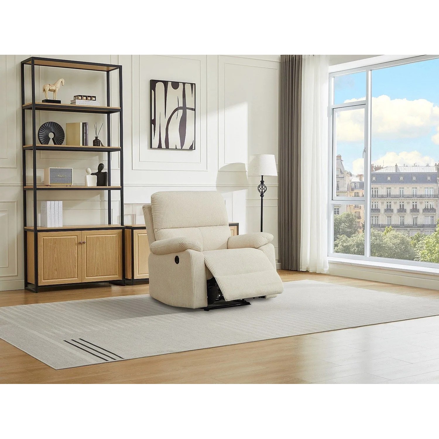 Elektrischer Relaxsessel Lunano in Beige mit Ripsstoff und ausgefahrener Fußstütze.