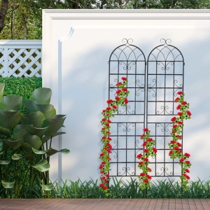 Zwei schwarze Relaxdays Rankgitter aus pulverbeschichtetem Eisen, Vintage-Design, mit roten Rosen. Kletterhilfe für Gartenpflanzen.