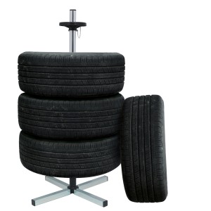 Felgenständer mit vier Reifen und Vlieshülle zur Reifenaufbewahrung.