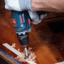 Bosch Professional Akku-Bohrschrauber GSR 12V-15 FC beim Bohren in Holz.
