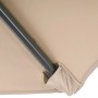 Detailaufnahme: Sand-beiger MCW Ampelschirm Terni (Ø 3m) mit Stahlstrebe.