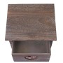 Braune MCW Kommode Sues aus Paulowniaholz mit geöffneter Schublade und Herzornament im Shabby-Look.