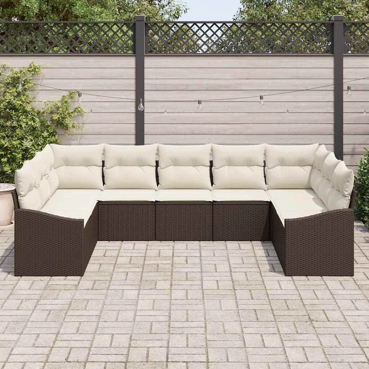 Braunes 9-teiliges vidaXL Garten-Sofa-Set aus Poly Rattan mit beigen Kissen.