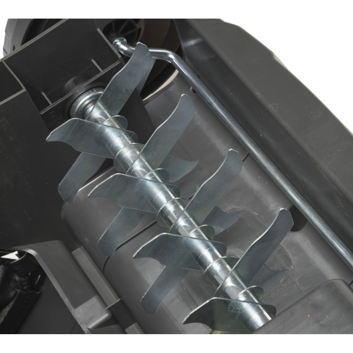 Detailaufnahme: Messerwalze des Stiga Elektro-Vertikutierers SV 213 E, ideal zur Rasenpflege.