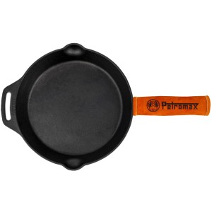 Petromax Feuerpfanne mit Aramid-Griffhülle aus Leder, orange. Grillutensil für sicheren Halt.