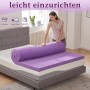 Lila Wenta Gel-Memory-Schaum Topper 180x200 cm wird auf einer Matratze ausgerollt.
