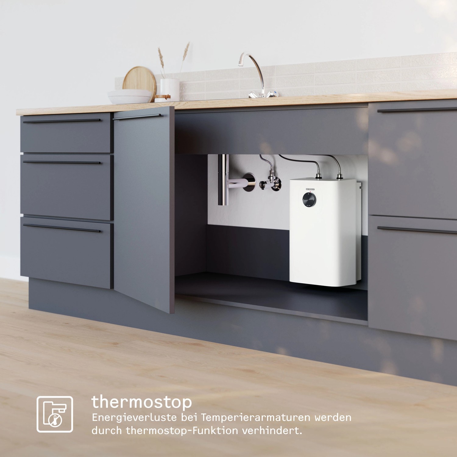 Stiebel Eltron UFP 5 TREND Kleinspeicher unter Spüle im grauen Küchenschrank.
