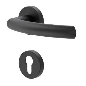 Schwarze Novadoors Türgriffgarnitur NOVA AMICO 340 mit geschwungenem Griff und PZ-Rosette aus Edelstahl.