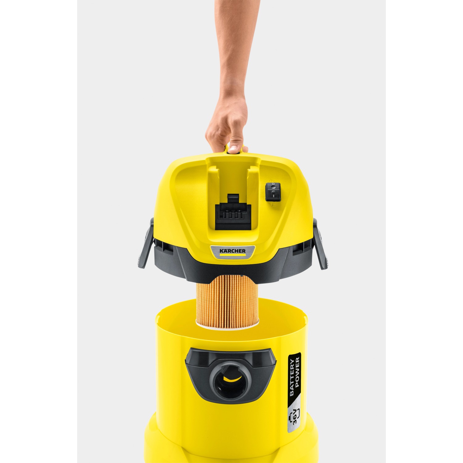 Gelber Kärcher Akku-Mehrzwecksauger WD 3 Battery mit abgenommenem Oberteil und Filter.