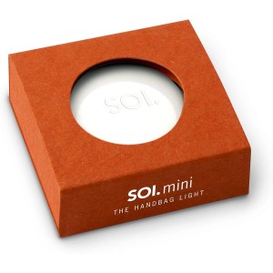 Brainstream SOI.mini Taschenlicht in orangefarbener Verpackung.