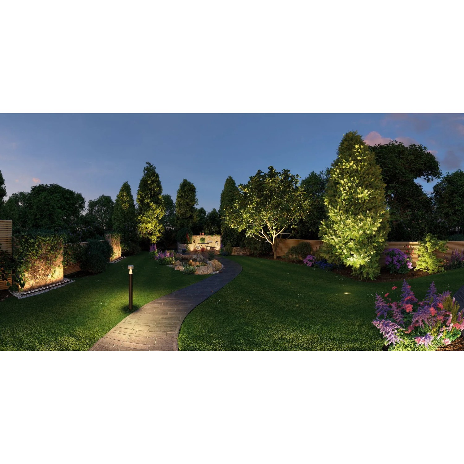 Paulmann Plug & Shine Gartenbeleuchtung mit Controller und Leuchten in Szene gesetzt.