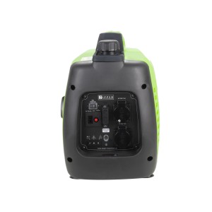 Zipper Inverter Stromerzeuger ZI-STE2000IV, Rückansicht mit Anschlüssen. Benzin Stromerzeuger mit 2 kW Leistung.
