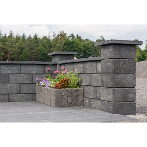 Diephaus Mauer Canta Quarzit: Graue Mauersteine als Beeteinfassung und Mauersystem im Garten.