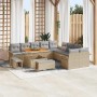 Beiges 13-teiliges Garten-Sofa-Set aus Poly Rattan mit Tisch und Hockern.
