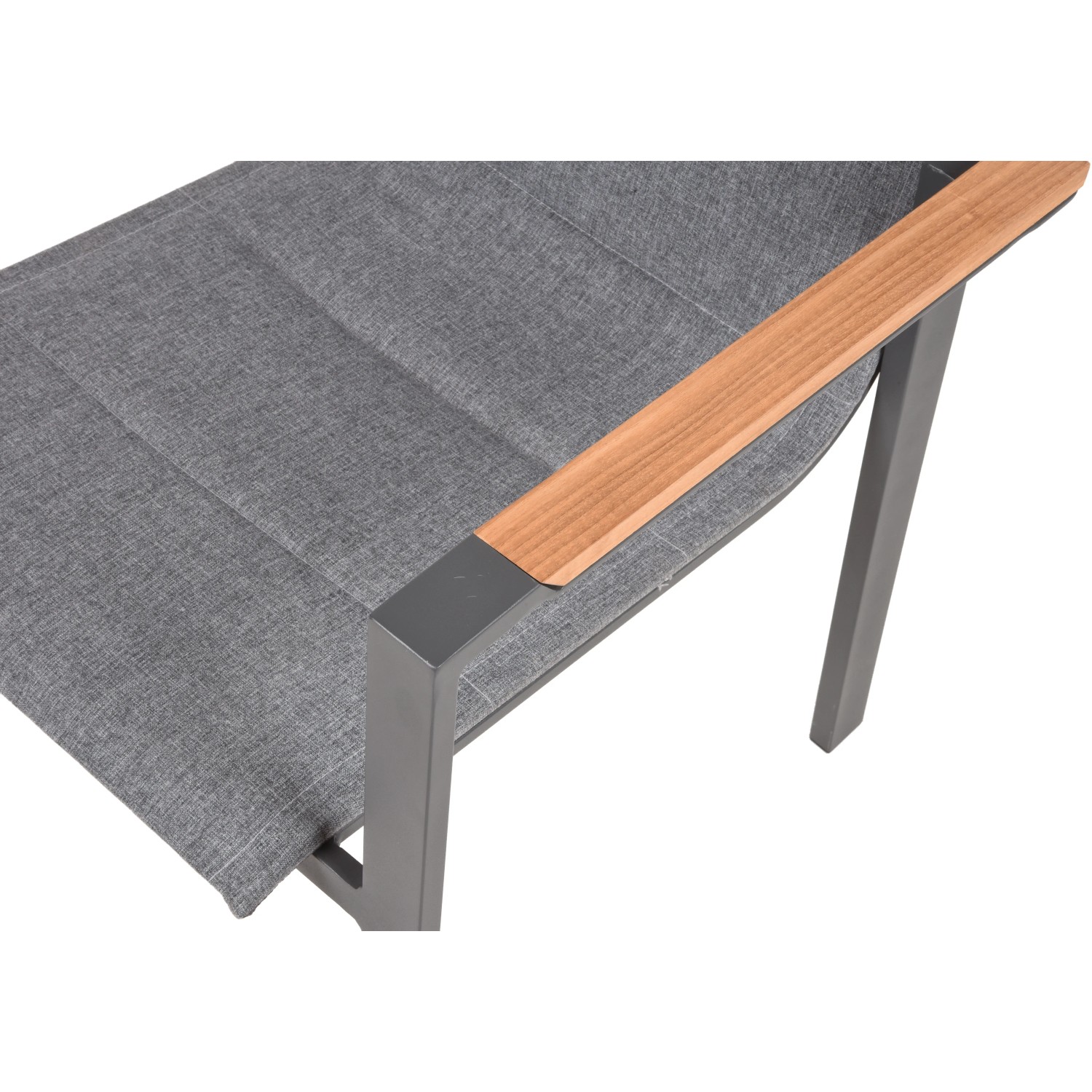 Detailansicht: Anthrazitfarbener Garden Pleasure Stapelstuhl Davina mit Teak-Armlehne.