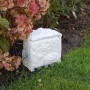 Ubbink Stone Decor Steckerstein: 4-fach Außensteckdose im Fels-Design in Grau-Weiß für den Garten.