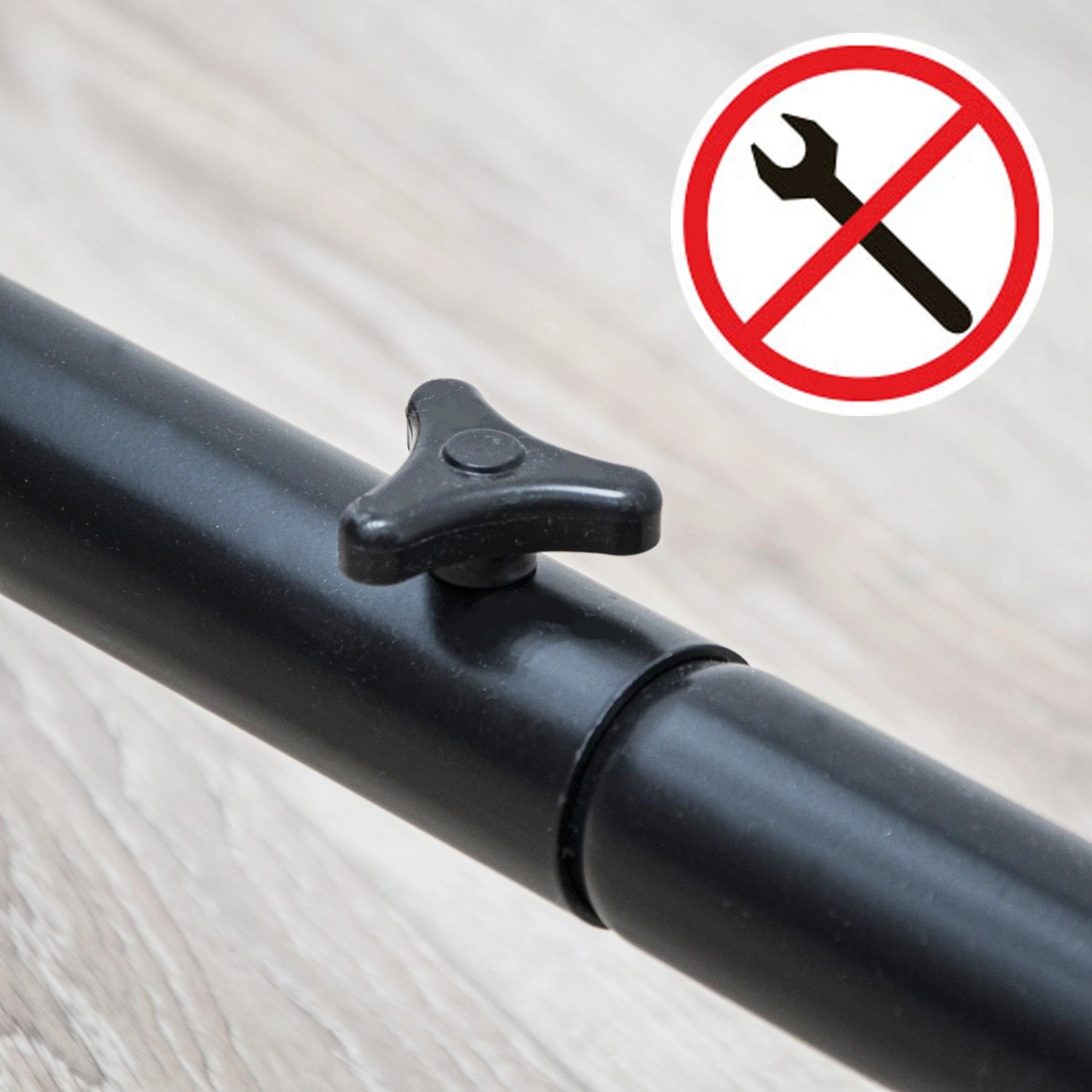 Detailaufnahme Hängemattengestell schwarz mit Drehknopf, kein Werkzeug nötig.