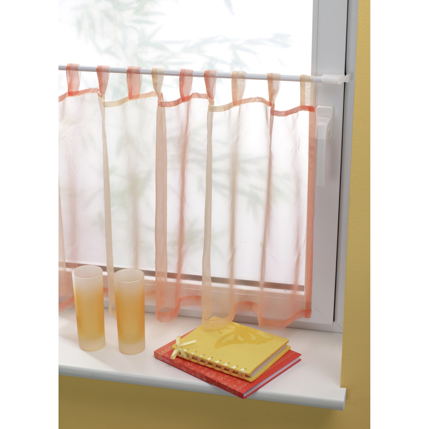 Gardinia Klemmvitrage in Silber mit transparentem Vorhang am Fenster, einfache Montage ohne Bohren.