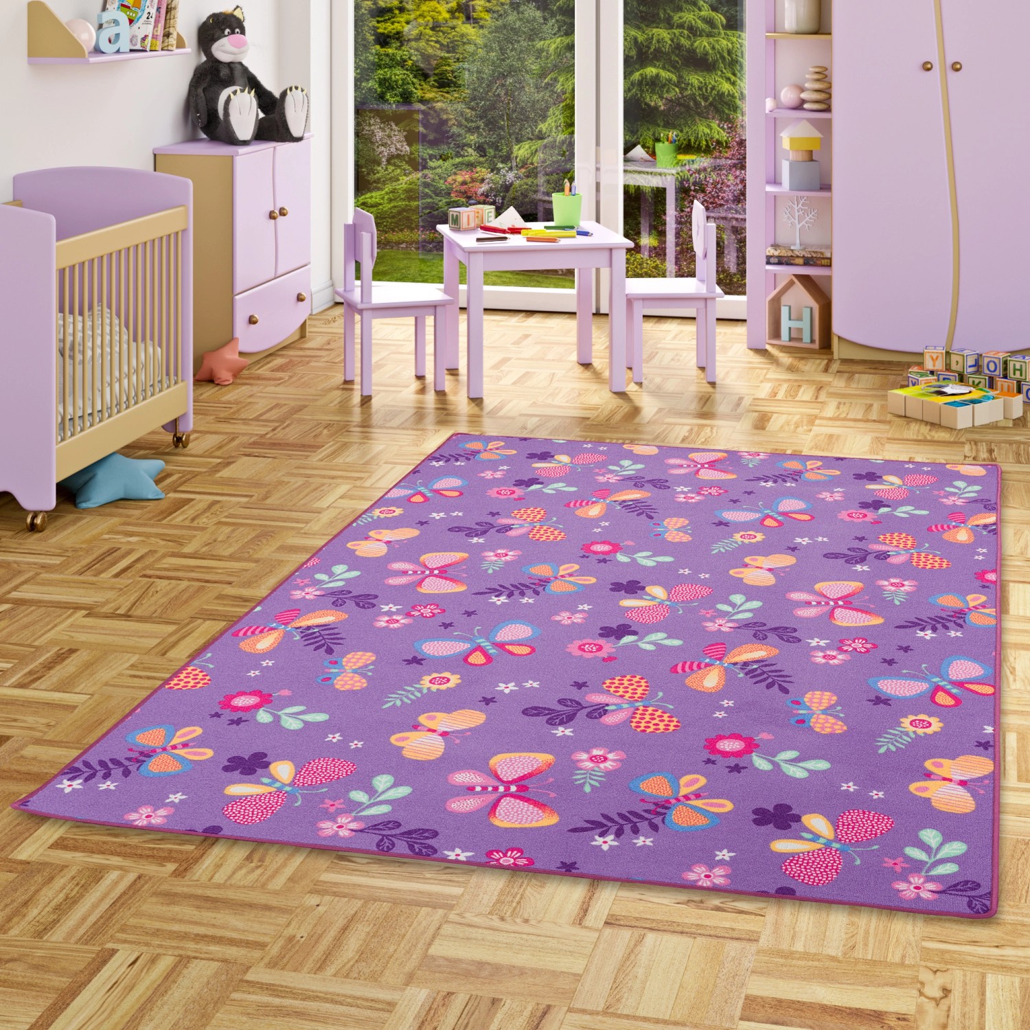 Lila Snapstyle Kinderteppich mit Schmetterlingen, 160x160 cm, im Kinderzimmer.