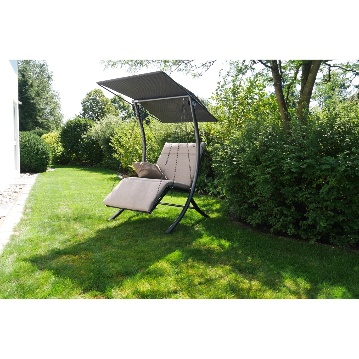 Angerer Hollywoodschaukel Swing Smart Sand, 1-Sitzer mit Sonnendach im Garten.