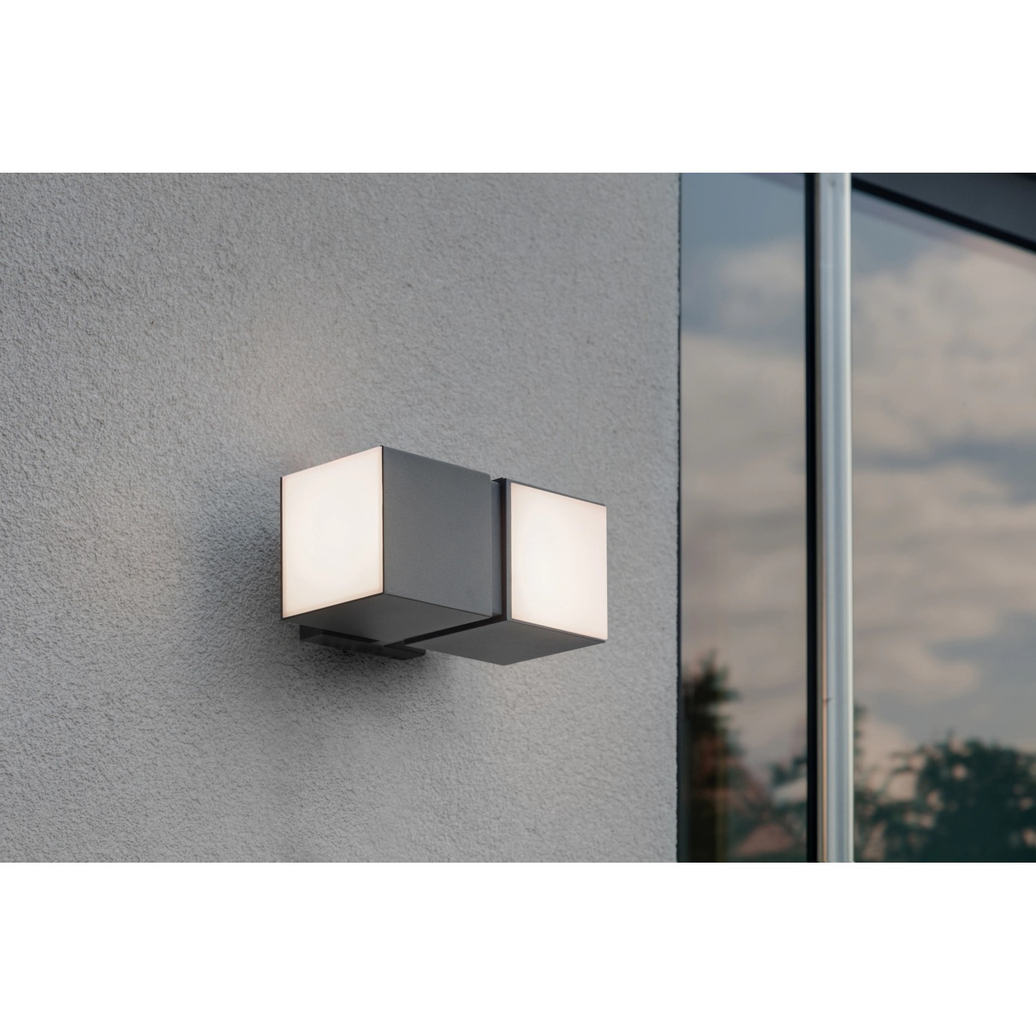 Moderne LED Außenwandleuchte Cuba mit zwei drehbaren, würfelförmigen Leuchtenkörpern.