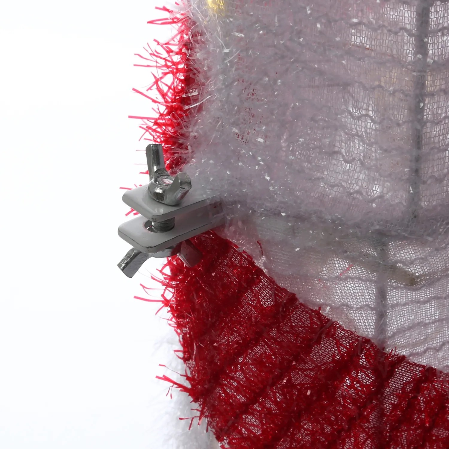 Nahaufnahme der Marelida LED Zuckerstange, Detail der Metallverbindung der rot-weiß gestreiften Weihnachtsdeko.