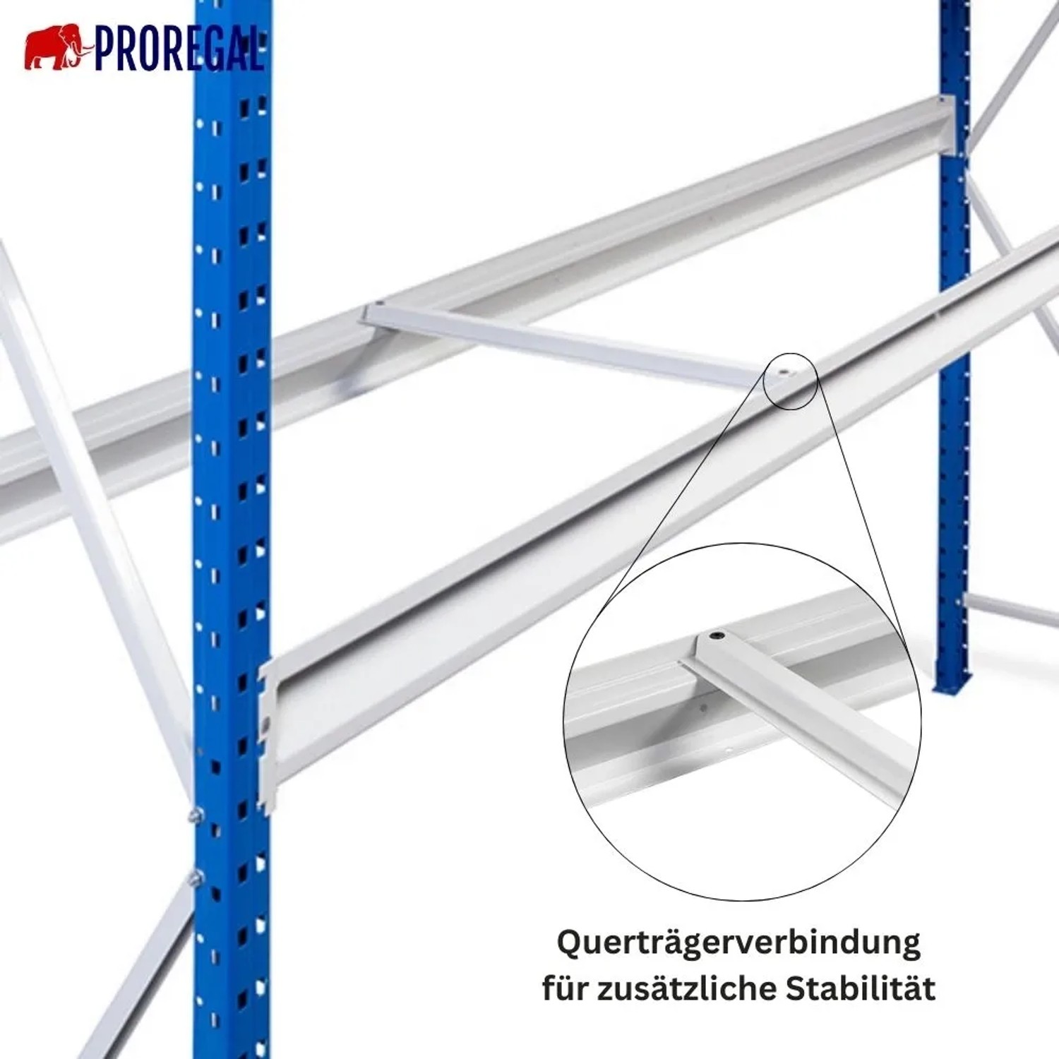 Detailaufnahme PROREGAL Weitspannregal Maximus Pro: Blaue Ständer, graue Querträger, Fokus auf Querträgerverbindung.
