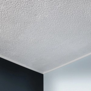 Weiße Decosa Deckenplatte Luxemburg mit strukturierter Oberfläche als stilvolle Deckenverkleidung.