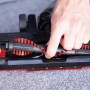 Einhell Ersatzbürste für Power X-Change Stielstaubsauger TE-SV 18 Li im Einsatz auf Teppich.