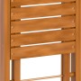 Zusammengeklappter Stuhl aus geöltem Akazienholz des Balkonmöbel-Sets Marmora.