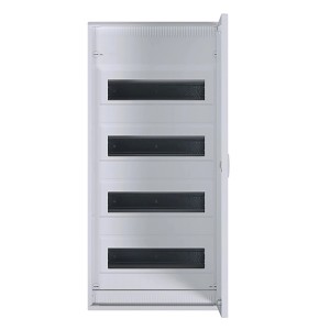 Weißer Hager Aufputz-Kleinverteiler Volta VA48CN+VA48T mit geöffneter Tür und 4 Reihen.