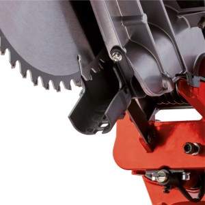Detailaufnahme: Einhell TC-SM 2131/1 Dual Zug-Kapp-Gehrungssäge mit Sägeblatt und Spänefang.