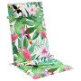 Mehrfarbige Hochlehner-Auflage aus Oxford-Gewebe mit tropischem Muster: Flamingos, Papageien, Blätter und Blumen.