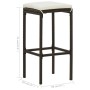 Braunes 3-tlg. Gartenbar-Set von vidaXL mit Tisch, Barhockern und cremeweißen Sitzkissen.