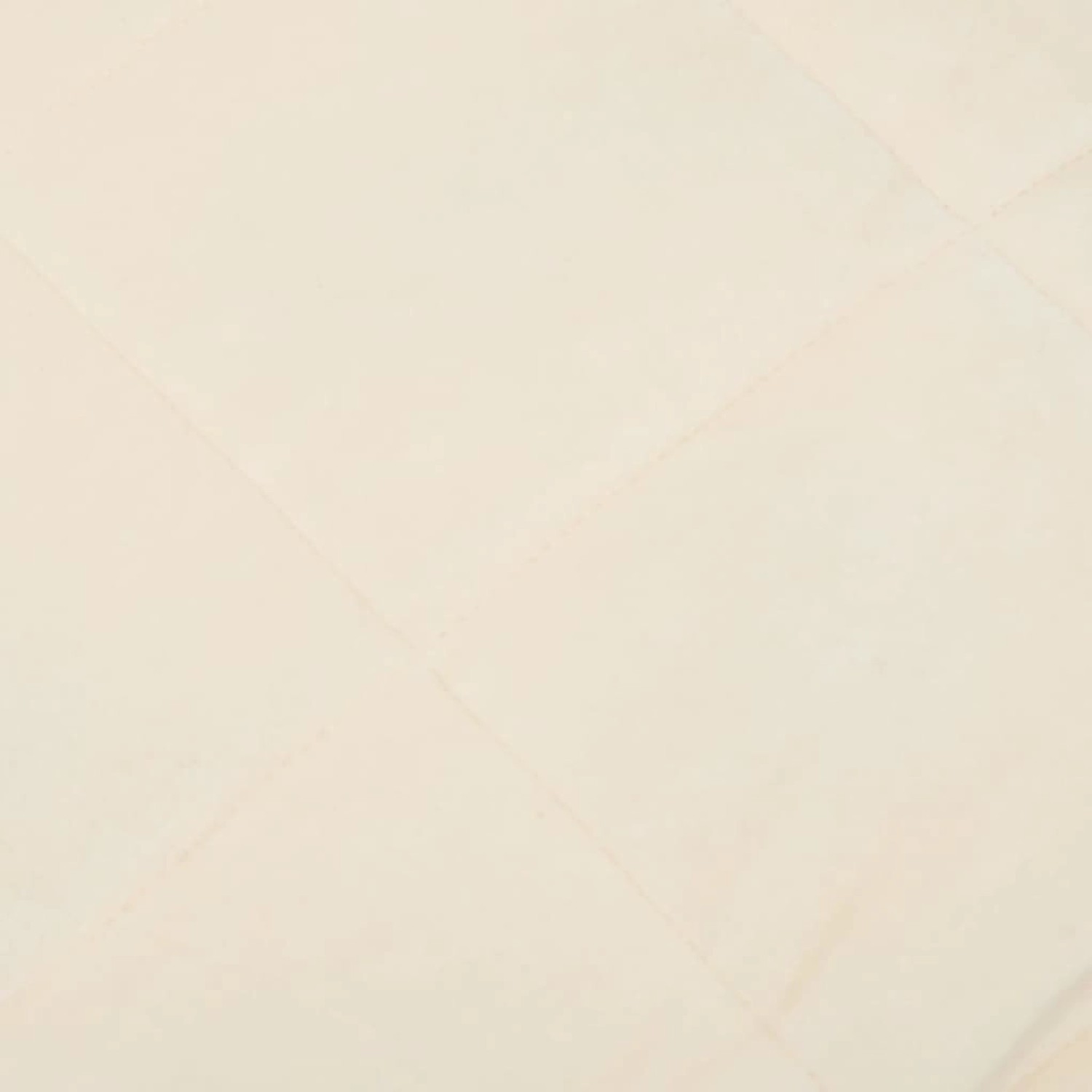 Hellcremefarbene Gewichtsdecke (200x225 cm) mit gestepptem Muster. Ideal für besseren Schlaf.