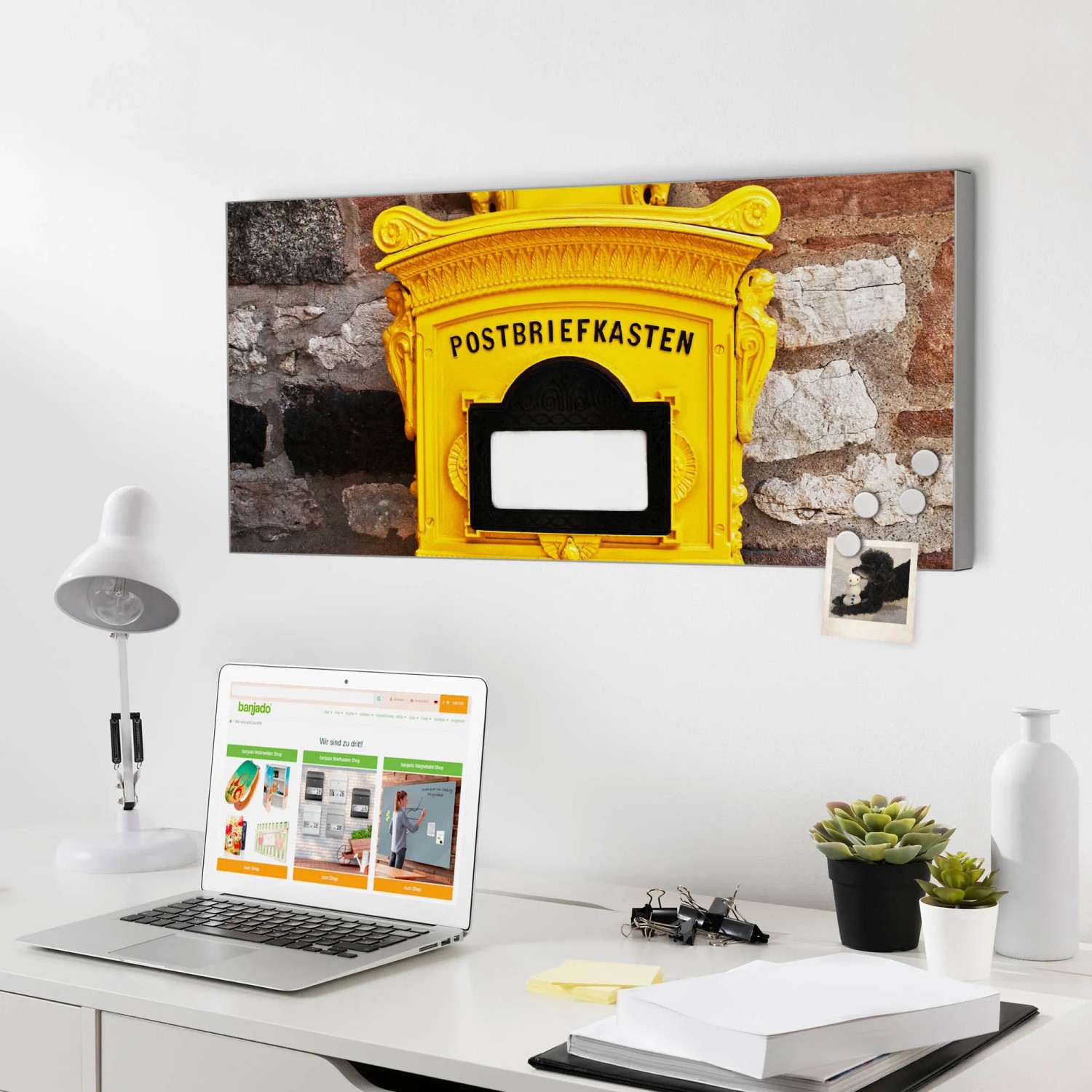 Banjado Magnettafel mit historischem Postkasten Motiv, 78x37cm, inklusive Magnete.