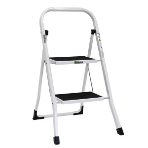 Weiße TRUTZHOLM Trittleiter mit 2 Stufen, klappbar, Anti-Rutsch Trittflächen, bis 150 kg belastbar.