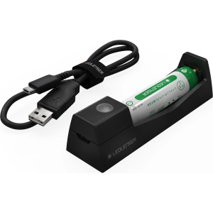 Ledlenser Akku 14500 mit Ladegerät und USB-Kabel für LED-Taschenlampen.