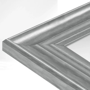 Detailaufnahme: Silberner Wandspiegel H240 im modernen Stil mit Kunststoffrahmen.