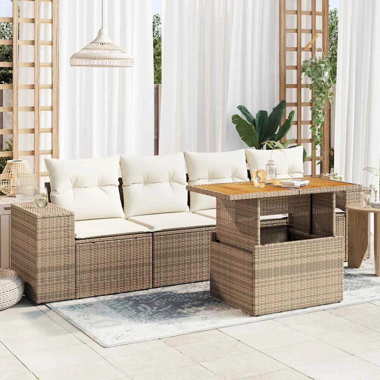 Beige 5-tlg. Garten-Sofagarnitur aus Rattan mit Tisch und Kissen für Terrasse und Garten.