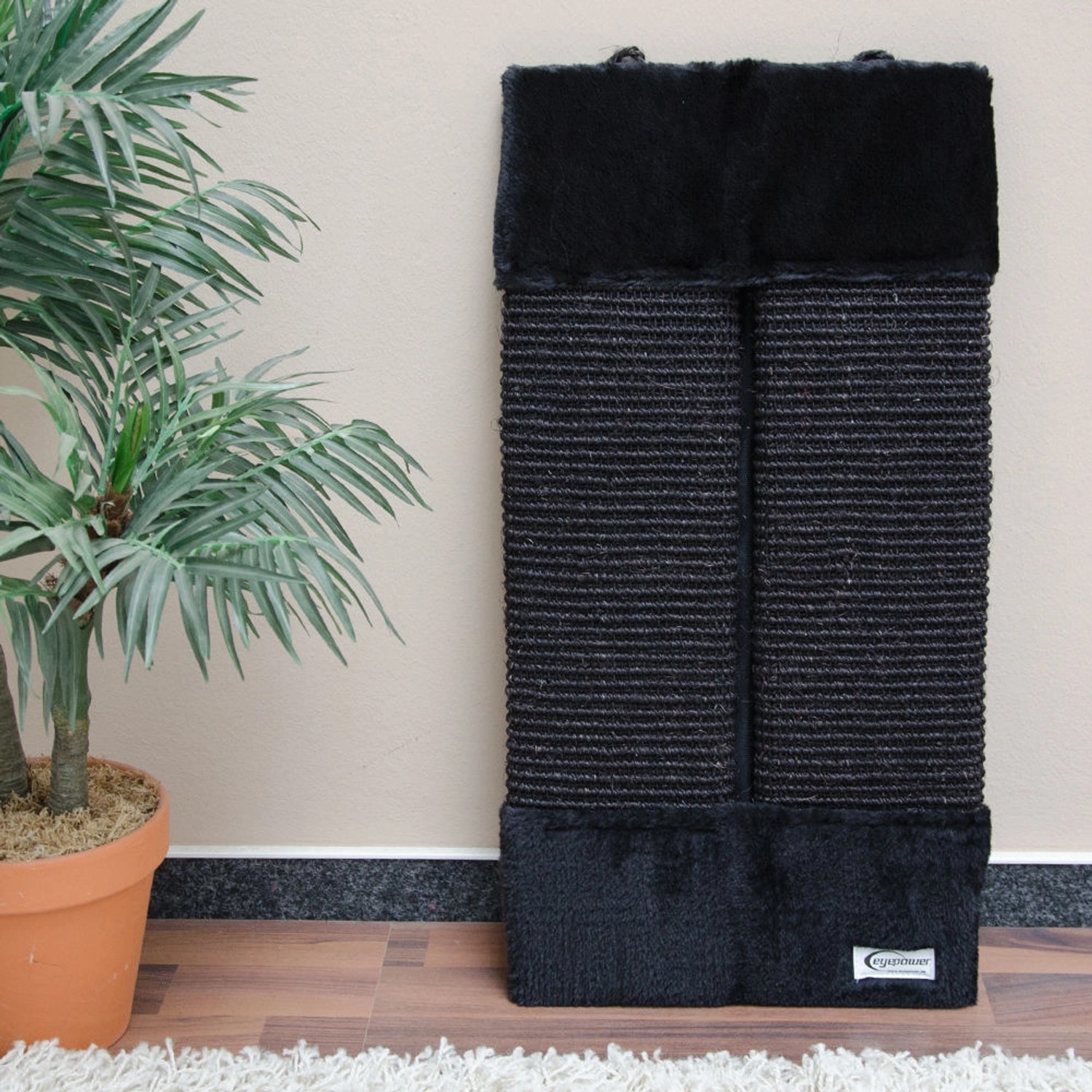 Schwarzer eyepower Sisal Kantenschutz für Katzen, 50x22cm, zum Schutz von Ecken und Wänden.