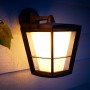 Hängende Philips Hue Econic LED-Laternenleuchte in Schwarz für den Außenbereich.