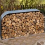 Westmann Kaminholzregal aus Stahl, anthrazit, gefüllt mit Holzscheiten.