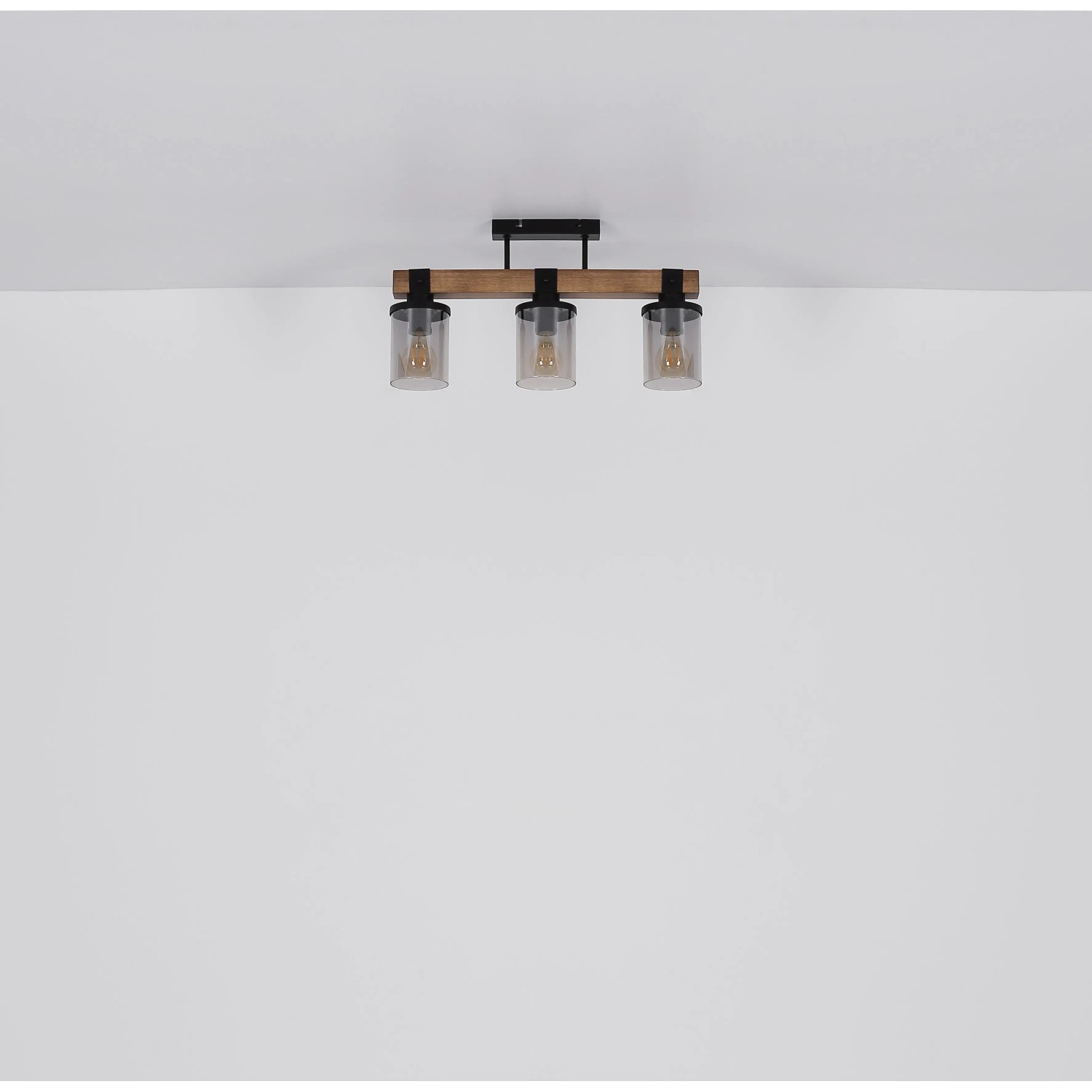 Globo Deckenleuchte, 3-flammig, schwarz matt mit Rauchglas-Schirmen und Holz-Element.
