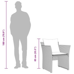 Schwarzer Gartenstuhl mit Fußhocker aus Polyrattan, inkl. Kissen. Gartenmöbel für entspannte Stunden im Freien.